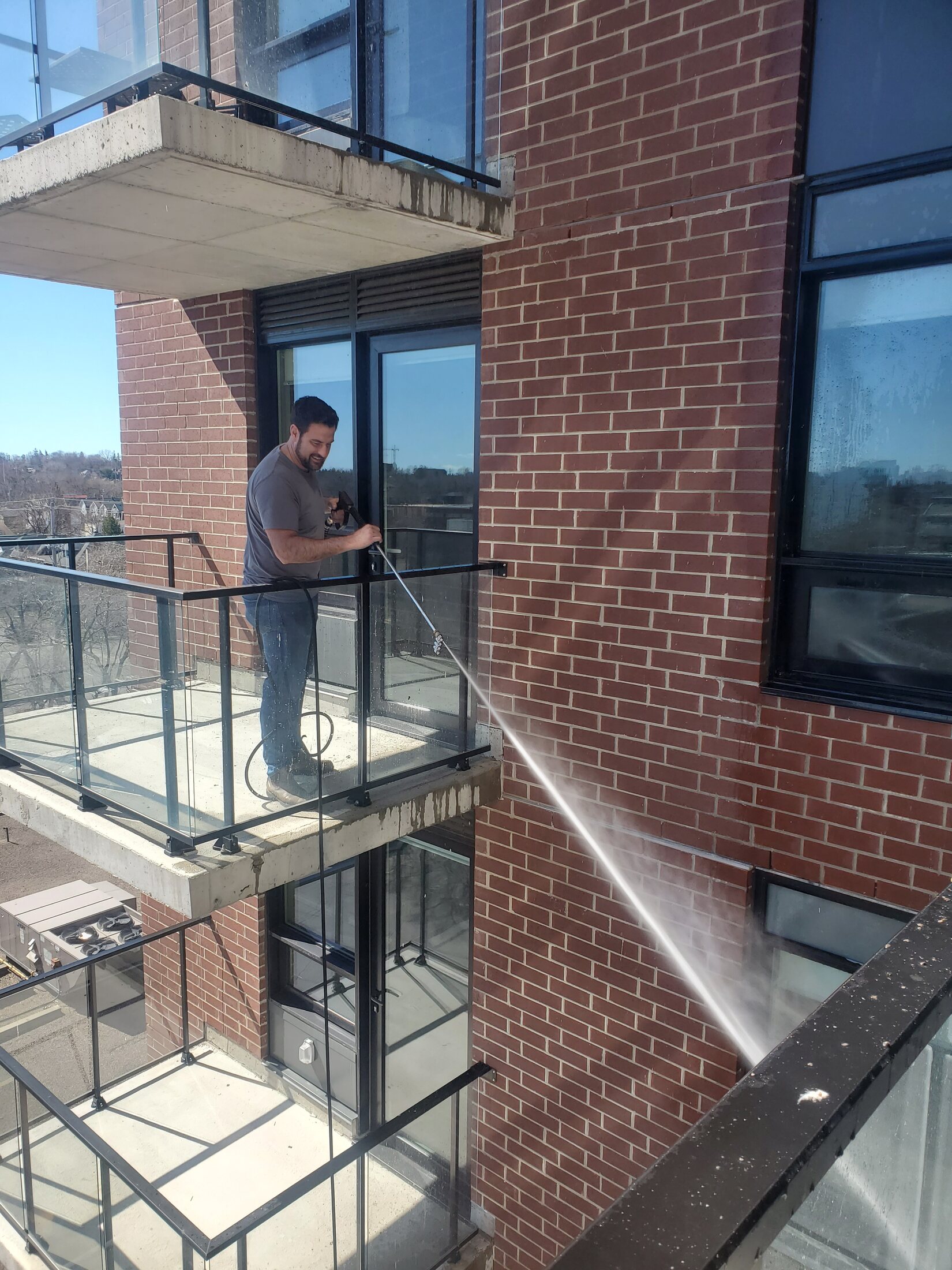 Exterior washing on a retirement residence